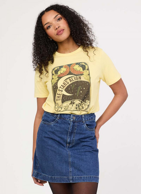 Estrella Vintage Graphic Tee - Model Front